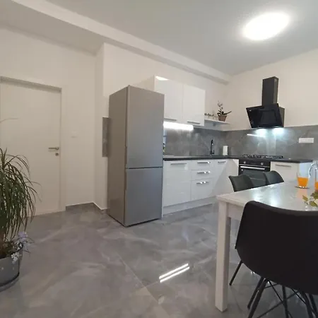 Apartment Simi *