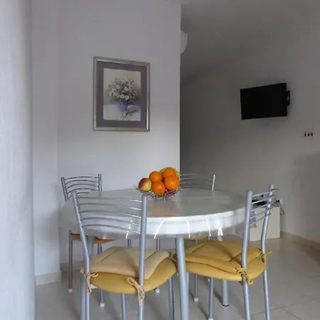 Apartment Simi *